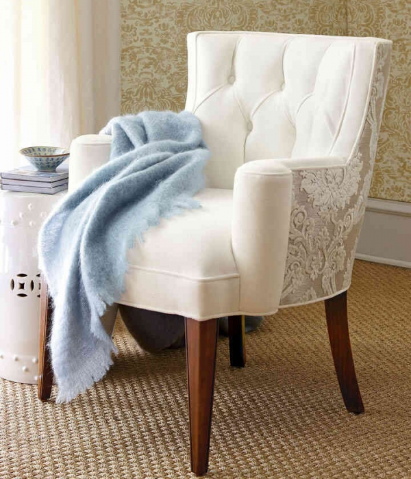 Sillon tapizado clásico con liso y relieve.